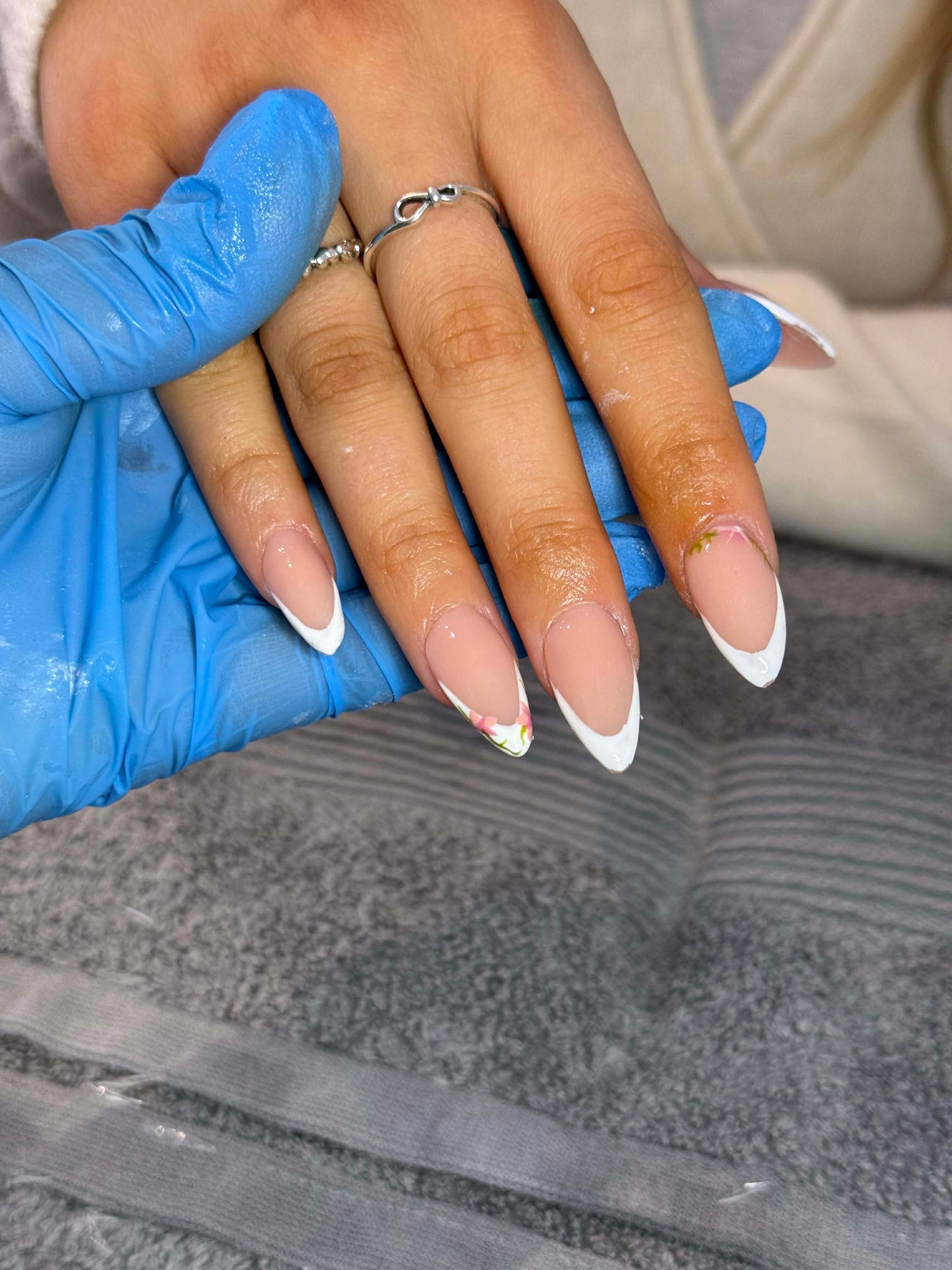 THE ACRYLIC NAIL SYSTEM